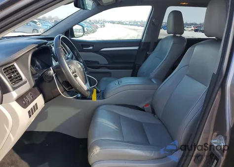 2018 Toyota Highlander Se z USA, uszkodzony, nr VIN 5TDJZRFH8JS559516